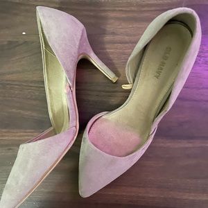 Worn once. Does run small in the toe area, would recommend for anyone size 6-7.